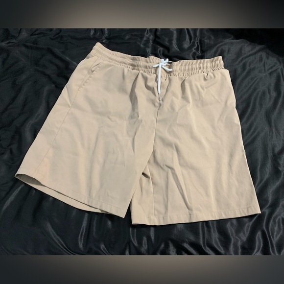 Shein Mens Shorts with Elasticized Drawstring Waist in Tan. Size XL - Picture 3 of 3